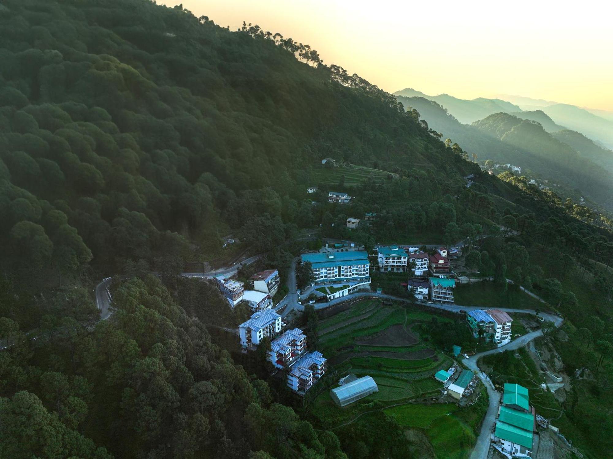 Sterling Nainital Hotel Buitenkant foto